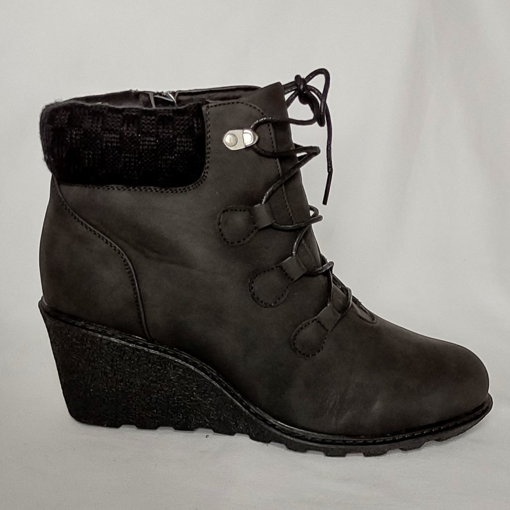 CLOUDWALKERS by Avenue Booties Ankle Boots 11 W Wide NEW Black Matte Faux Nubuck